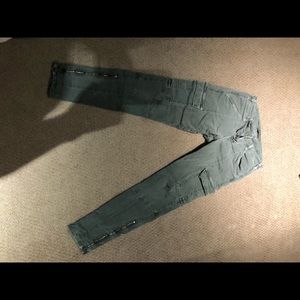 Cargo jeans in khaki green